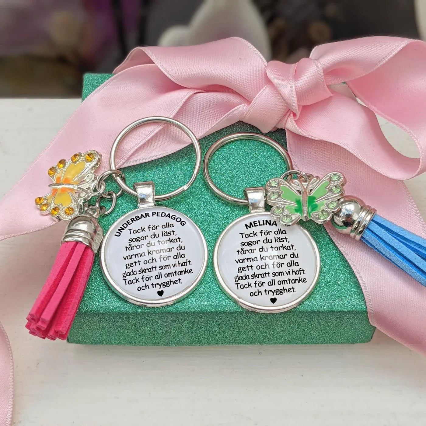 studenten medalj, skolavslutning, studenten hänge, student present, examen present, present till pedagog, present till kollegan, personlig present till pedagog, examen present, personlig mugg, mugg till pedagog, studenten plakat, present till student