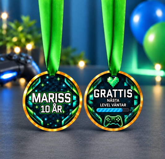 Gamer medalj med namn och egen text, personlig födelsedagspresent